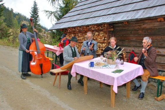Weg der Alpenlndischen Volksmusik am 30. 9. 2017 im Gontal bei der Katschberghhe, in 1800 Meter Seehhe.