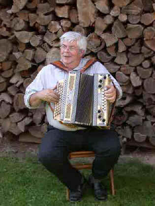 Herbert mit seiner Harmonika