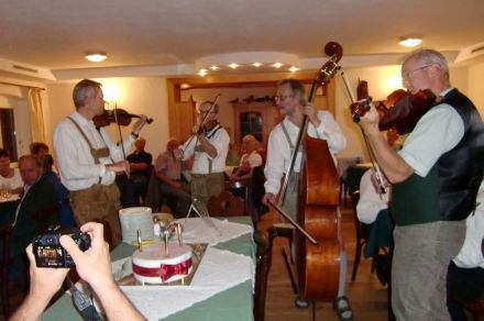 Klosterneuburger Geigenmusik. Zum Vergrern bitte anklicken